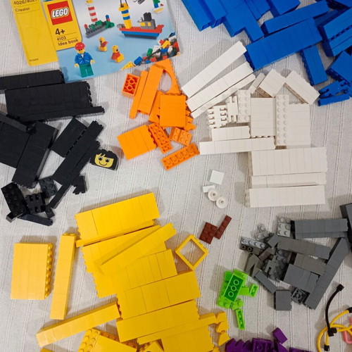 Lego used, about 1000 pieces with idea booklets