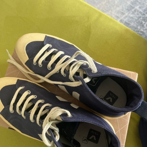 Veja sneakers size 42 blue like new