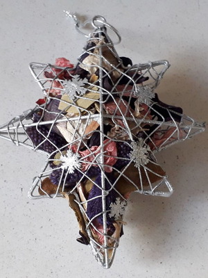 Christmas ornament with potpourri used