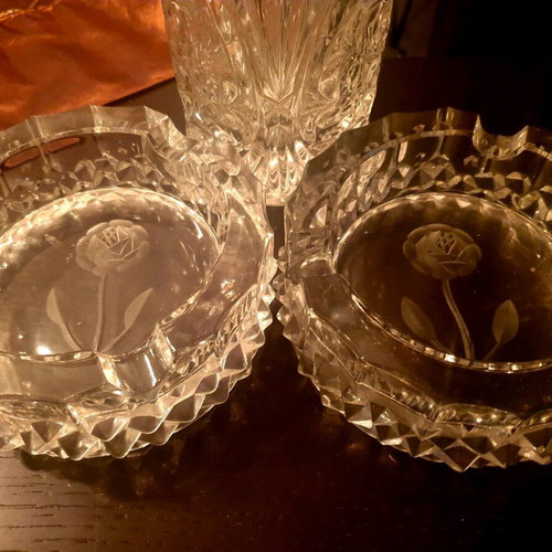 Vintage crystal vase set and 2 ashtrays with etched rose like new
