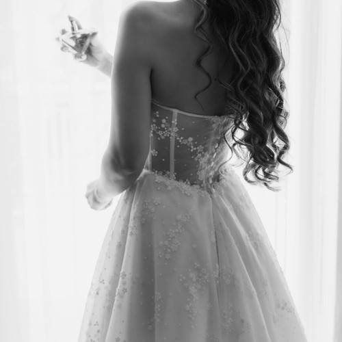 Wedding dress from atelier Constantino with sleeves and veil