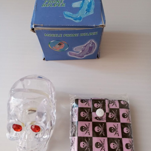 Goth wallet with skulls new, decorative skull stand gift