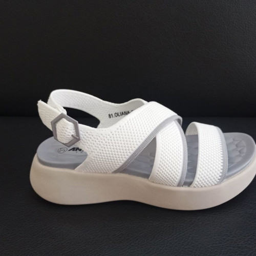 Antrin white platform sandals new with box