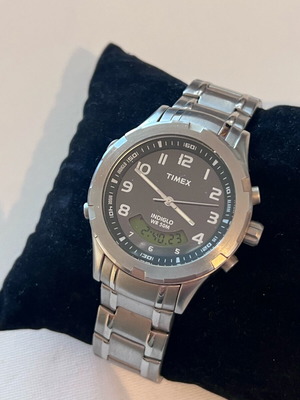 Timex digital Indiglo watch like new, men's, gray
