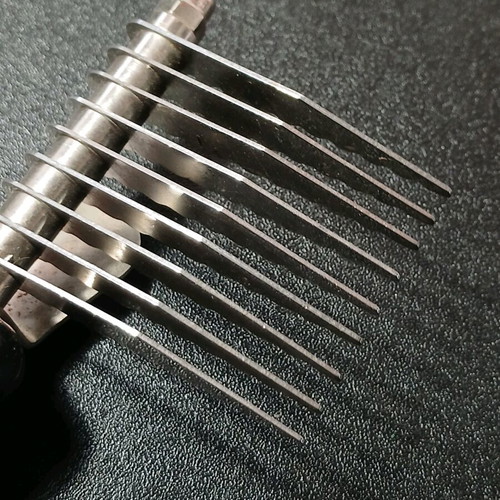 Dog comb with razor used for hair removal