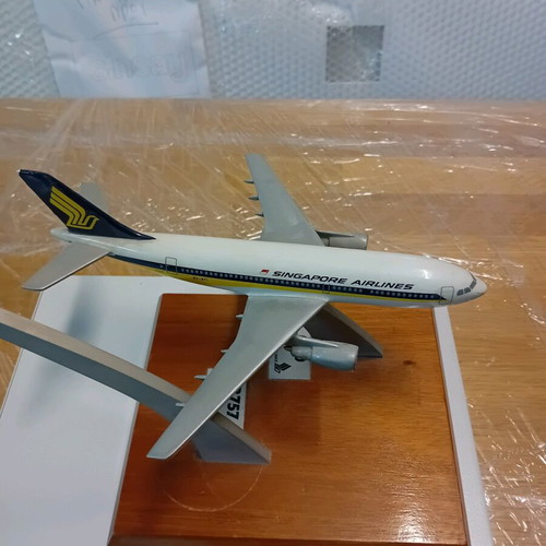 Metal Singapore Airlines airplane models used, set of 2