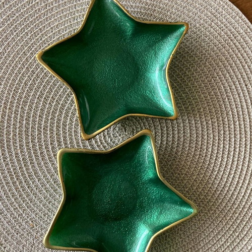 Set of two Christmas plates like new