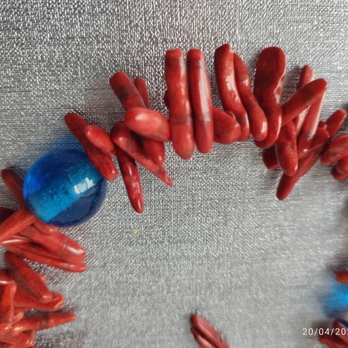 Chunky boho coral necklace with blue beads new