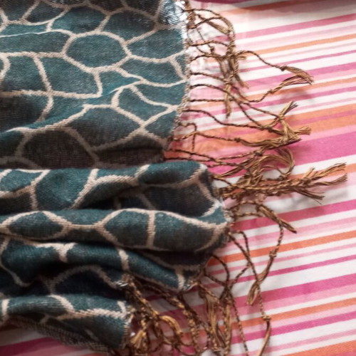 Pashmina new 190 cm with animal print and pleated texture