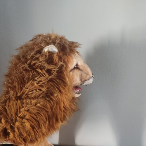 Large realistic stuffed lion used with sturdy frame
