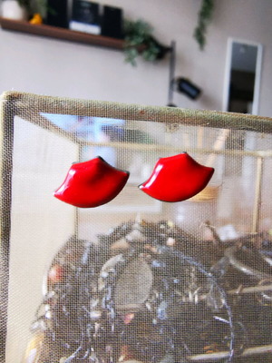 Earrings used red lips