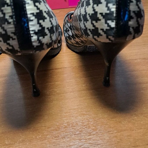 Women's pumps size 37 used, black and white