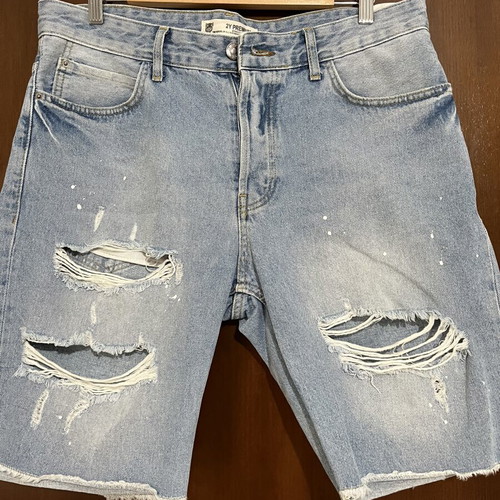 2Y men's denim bermuda shorts, light blue distressed