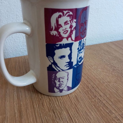 Madame Tussauds Mug from London like new