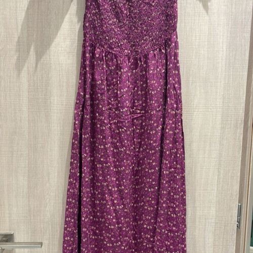 Dress long floral size S/M like new with repairable tear