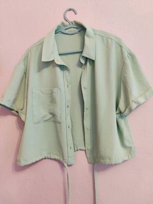 Crop top shirt women's like new, mint color, size L