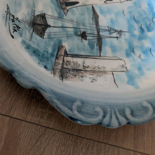Ceramic decorative plate like new with artist signature