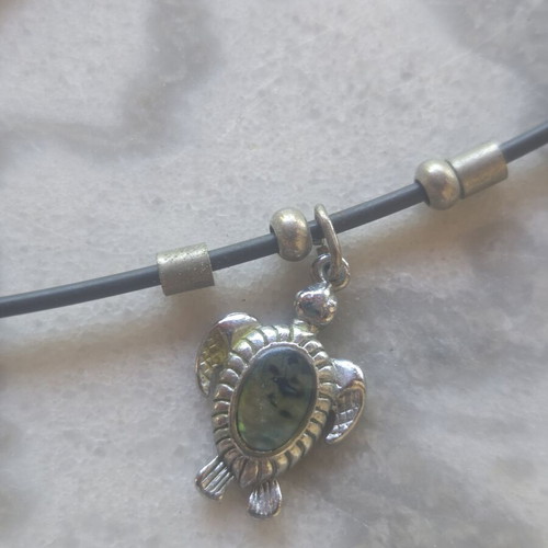 Pendant with abalone-like synthetic resin and silver-tone metal, like new