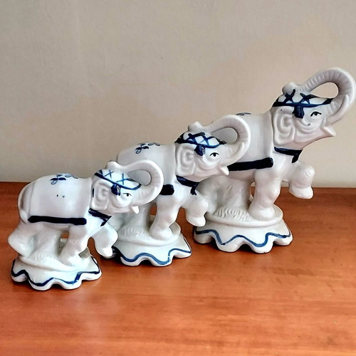 Table decor with three handmade elephants like new