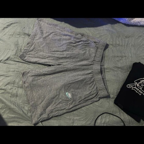 Nike shorts gray like new, size M