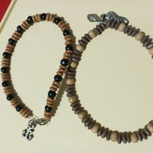 Anklets like new with wooden beads, set of 2