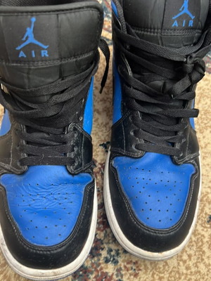 Air Jordan athletic shoes like new, size 44, black and blue