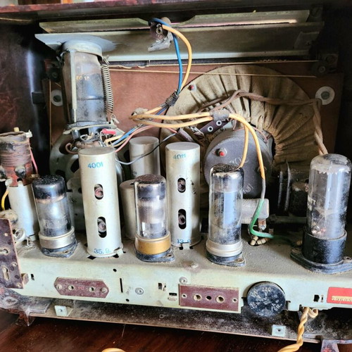 Tesla T 505-U antique radio used with tubes