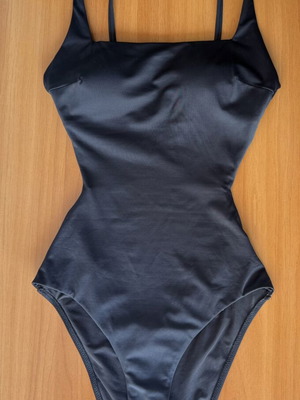 SugarFree black women's swimsuit like new, adjustable straps