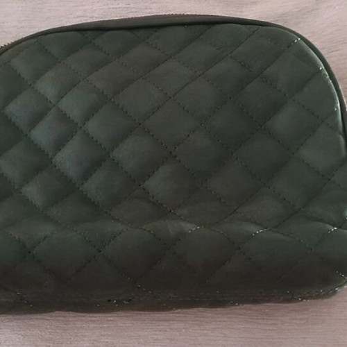 Verde green quilted bag with removable chain like new
