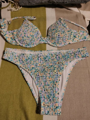 Women's bikini set like new, multicolor, size M