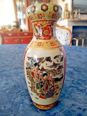 Vintage Chinese Vase 15 cm