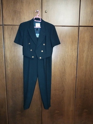 Винтидж черен костюм Cheap and Shic by Moschino като нов, размер 46