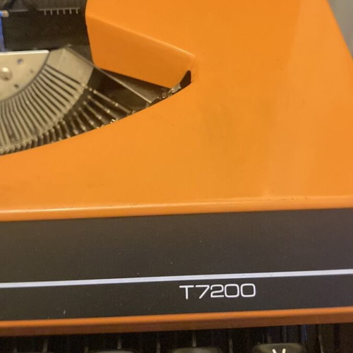 Trend T7200 typewriter like new, mechanical with Greek keyboard