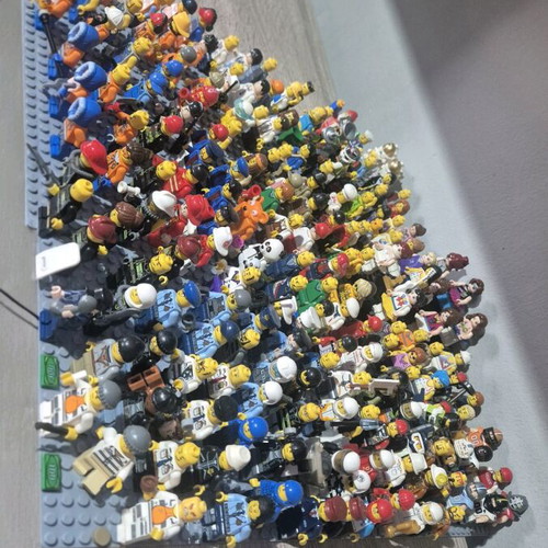 LEGO Minifigures Mega Collection new, over 150 figures in one set