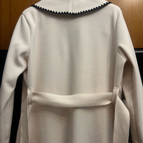Women's off-white coat like new with belt and pockets