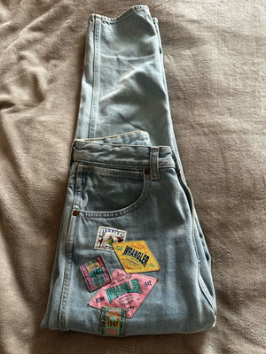 Wrangler High Waist Mom Jeans W28 L32 with patches, like new, turquoise