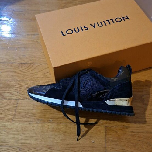 Louis Vuitton Run Away sneakers used, black with gold details, size 38.5