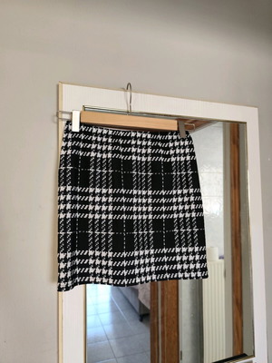 Shein mini skirt new, black and white, size S