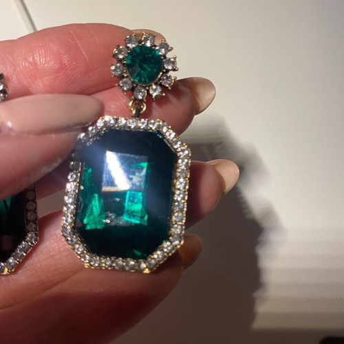 Earrings with impressive green stones new
