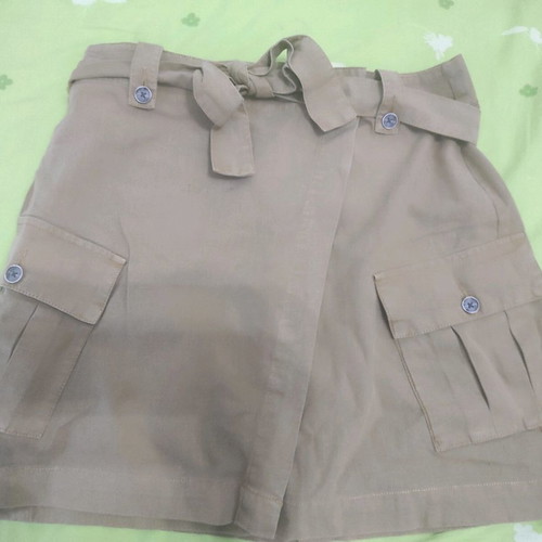 Attrattivo Medium cargo skirt dark beige in excellent condition