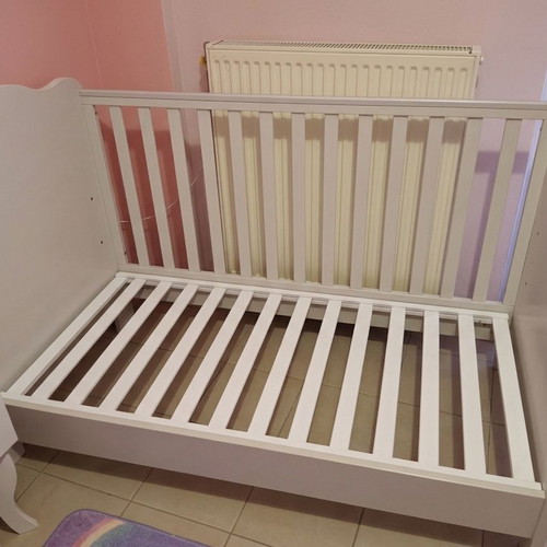 White baby cot with Relax Strom mattress, like new