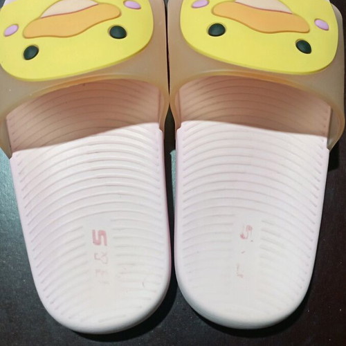 B & S slippers used, size 25.5 with duck design pink and yellow