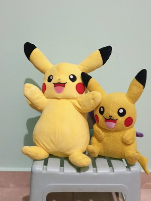 Pikachu λούτρινα σαν καινούργια, μεγάλο 30 εκ με ήχο και μικρό 20 εκ