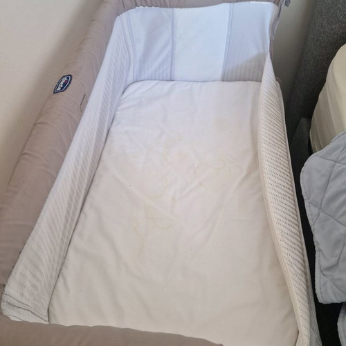 Chicco baby cot like new, neutral color