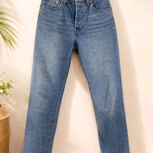 Levi’s 501 women's pants like new, collectible Super Mario edition