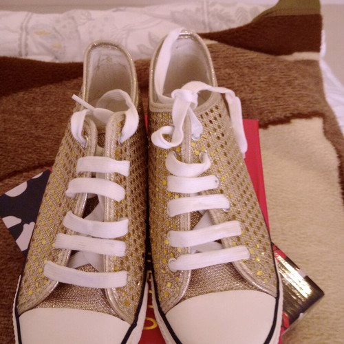Athletic shoes size 40 gold with glitter like new