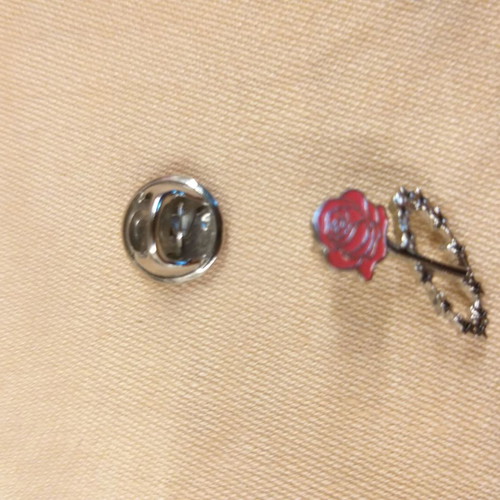 Collectible pins like new, set of 3 pieces