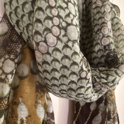 Lynne scarf like new, green and brown