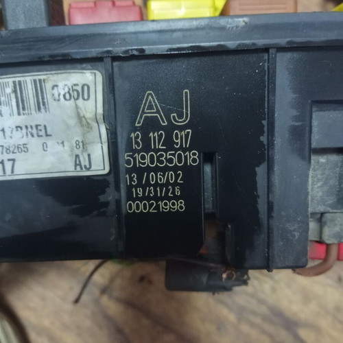 Fuse box for Opel Vectra C 13112917 AJ used