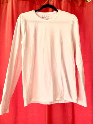 Zara basic white long sleeved T-shirt, super slim fit, size M, like new